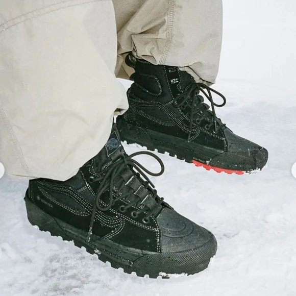 Women's VANS Sk8-Hi GORE-TEX MTE 'Blackout' - Picture 3 of 16